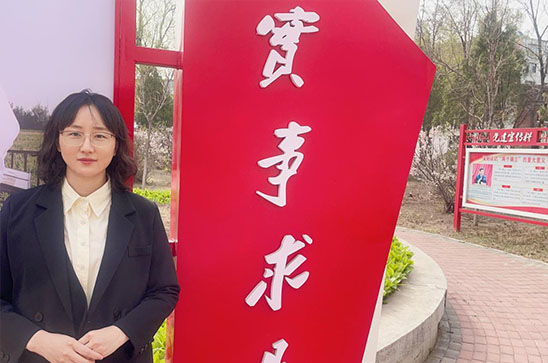 杨艺.jpg